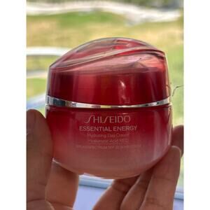 Shiseido 
Essential energy
Day cream
20 spf sunscreen